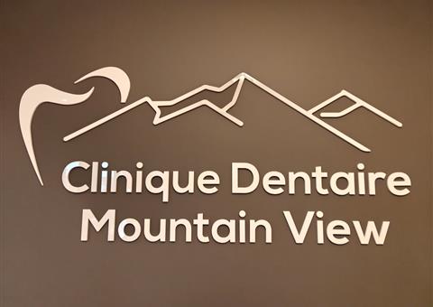 🦷 西岛牙医诊所年底钜惠！🎉 别错过这波笑容福利！优惠截止至 2025 年 12 月 31 日止