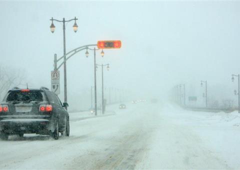 蒙特利尔处于雪暴警报之下 驾驶能见度可能接近零