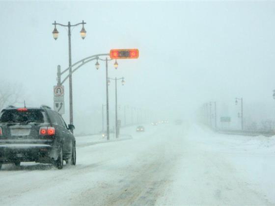 蒙特利尔处于雪暴警报之下 驾驶能见度可能接近零