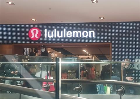 时尚巨头Lululemon陷入困境：紧身裤的魅力不再