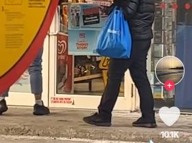 Tim Hortons店员惊人举动惹怒网友，甜甜圈事件引发热议