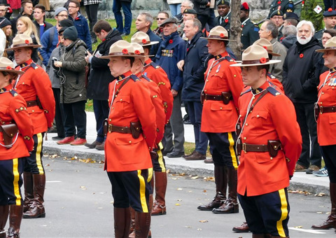 2025年纪念日蒙特利尔开放与关闭指南：商店、公共交通全面解析