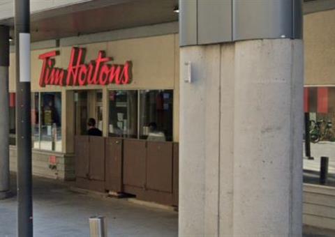 惊呆了！Tim Hortons员工竟要求顾客交出口水和头发