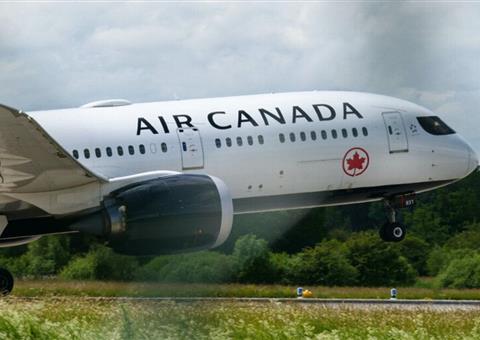 加拿大航空本周大规模取消航班，空乘人员开始罢工引发大乱