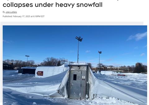蒙特利尔康考迪亚大学体育馆因大雪坍塌，场面震撼